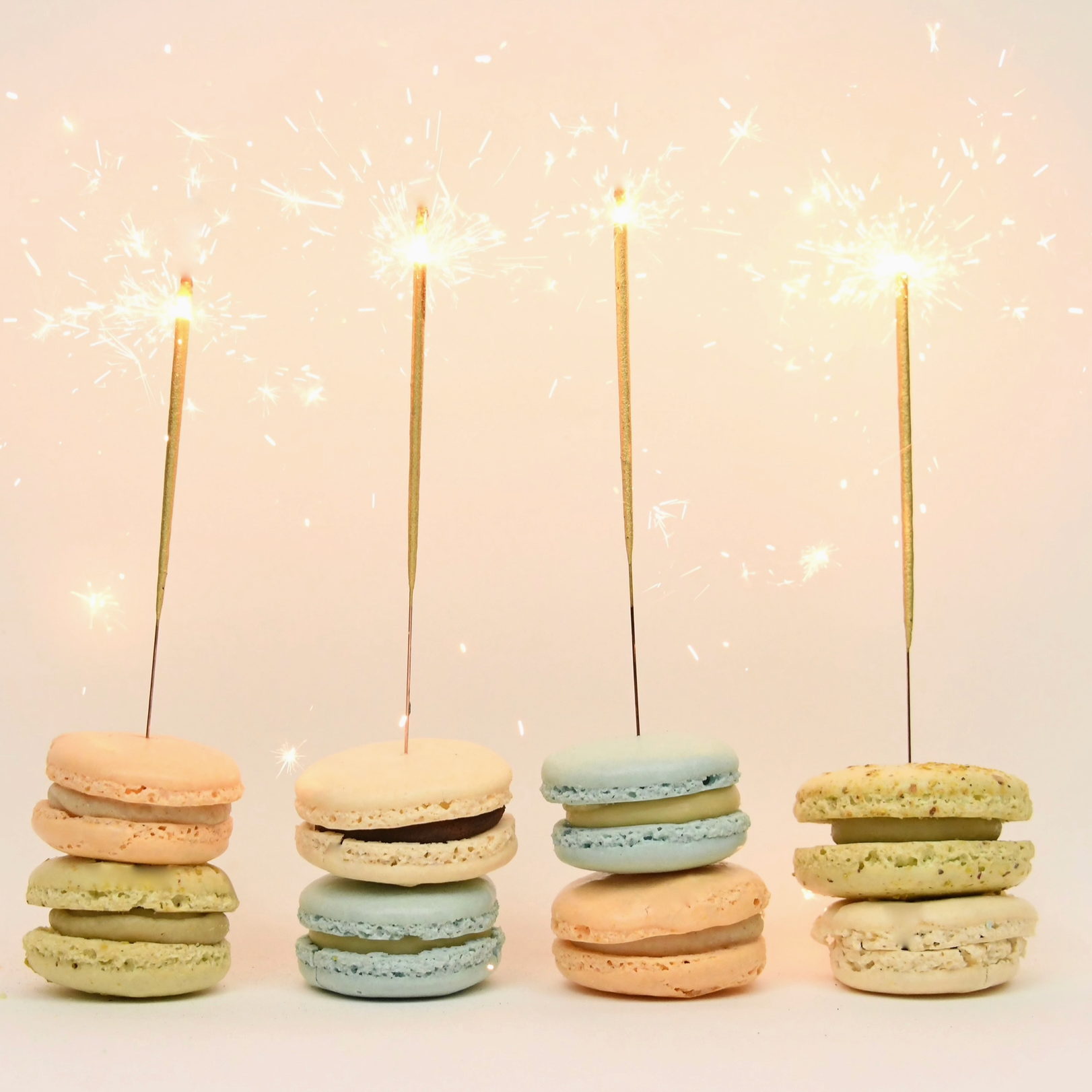 Single gold wish sparkler