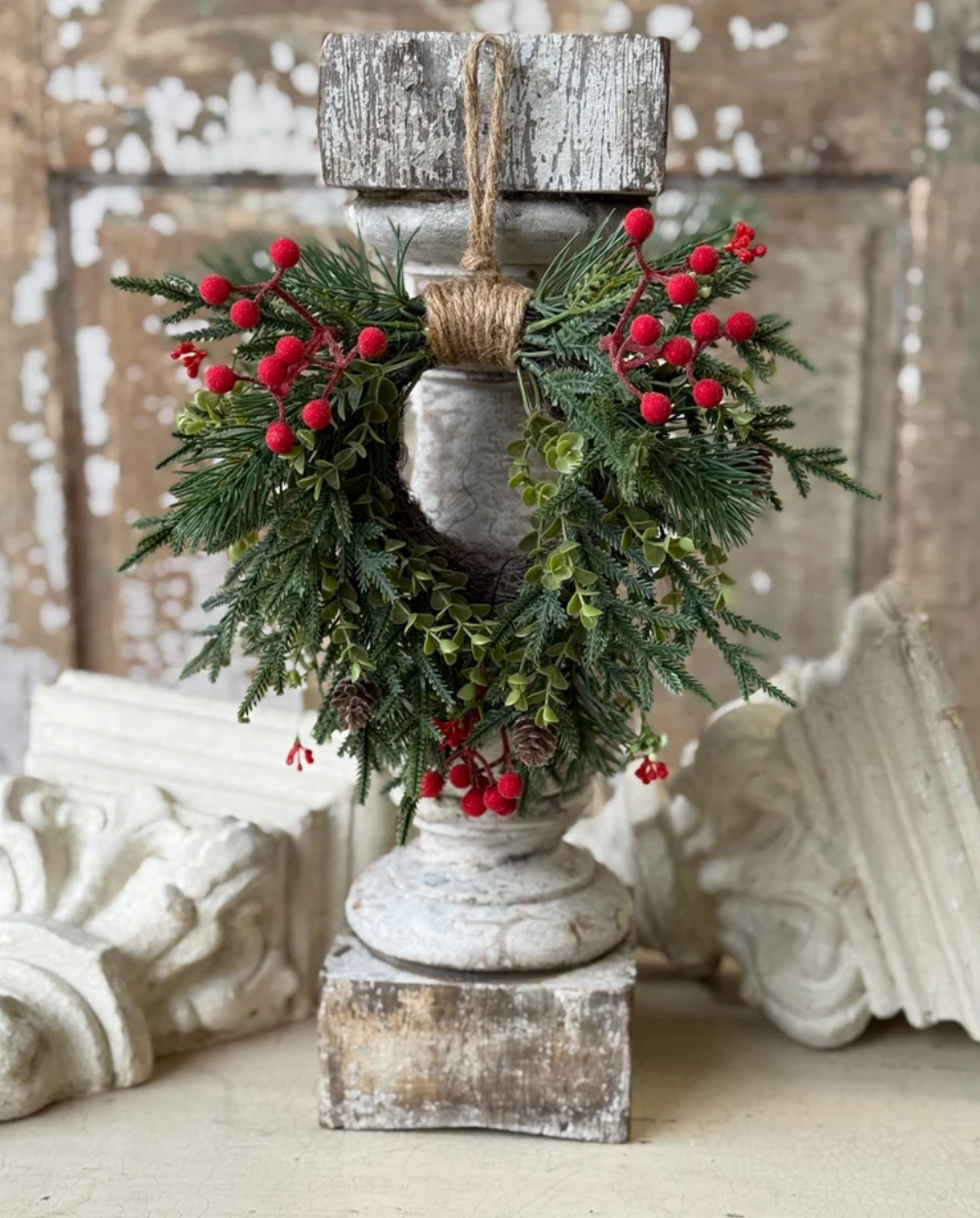 Pineheart Berry Hanging Wreath 9"