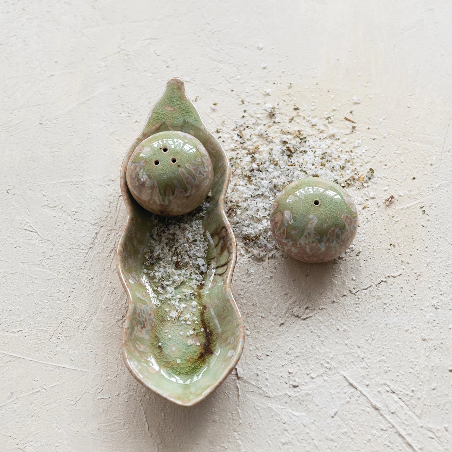 Peas in a Pod Shaped Salt & Pepper Shakers