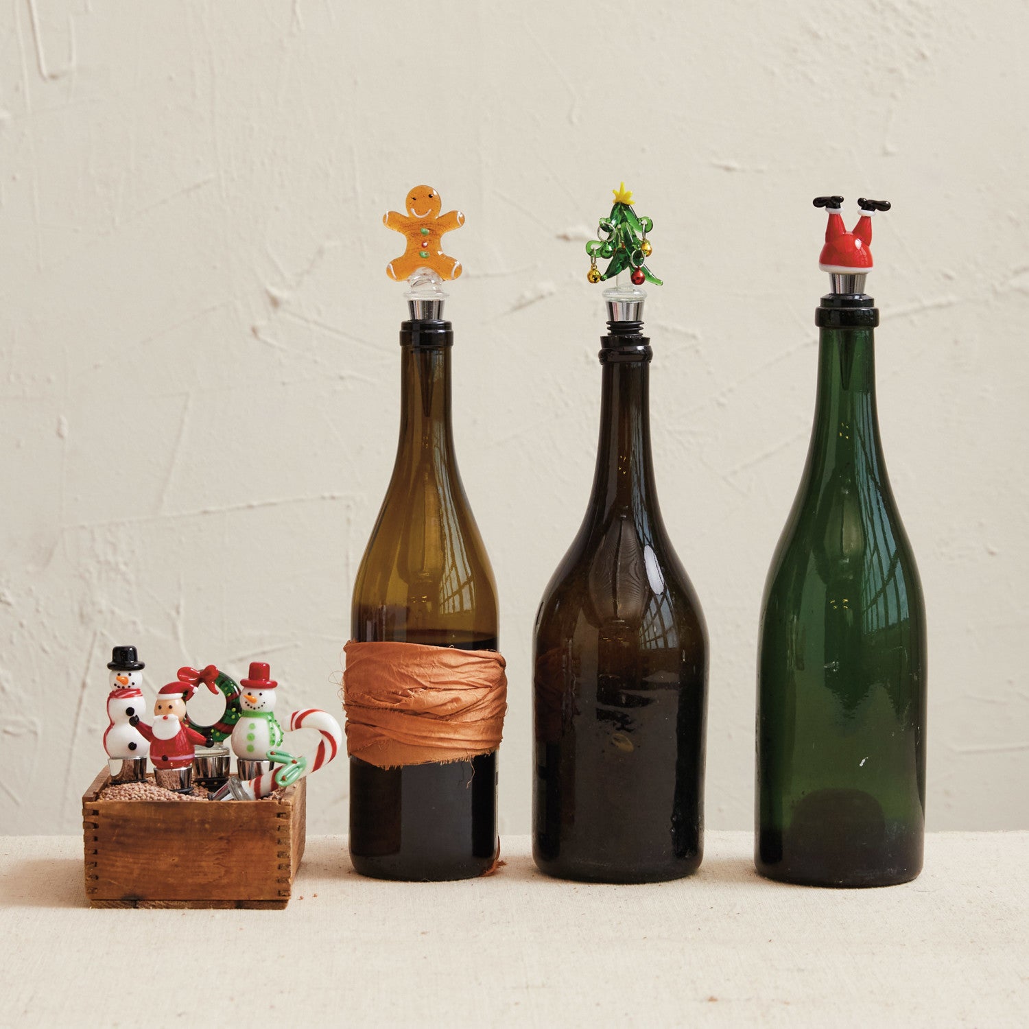 Zinc Alloy Wine Stopper with Hand-Painted Glass Holiday Icon