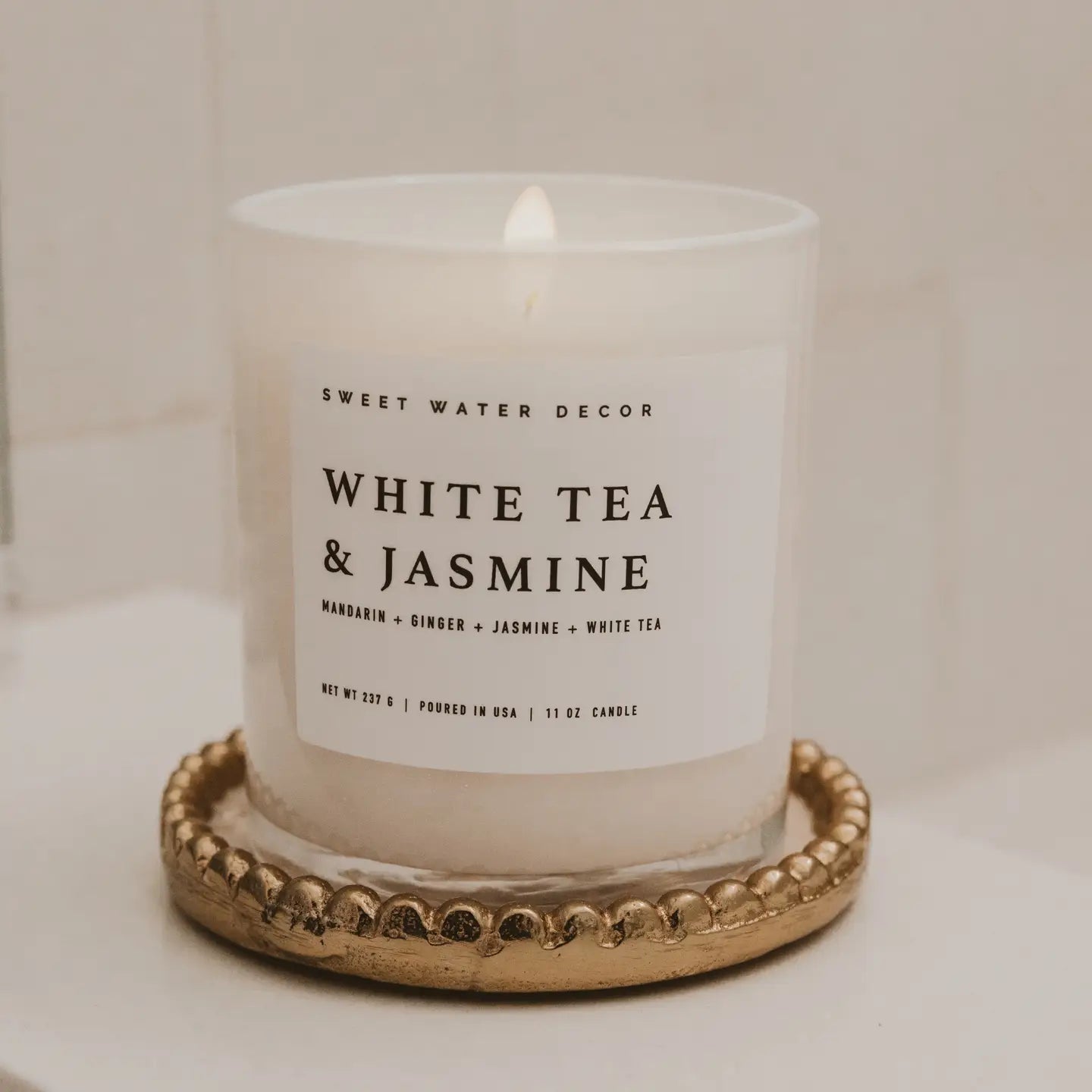 White Jar with Wood Lid 11oz Candle