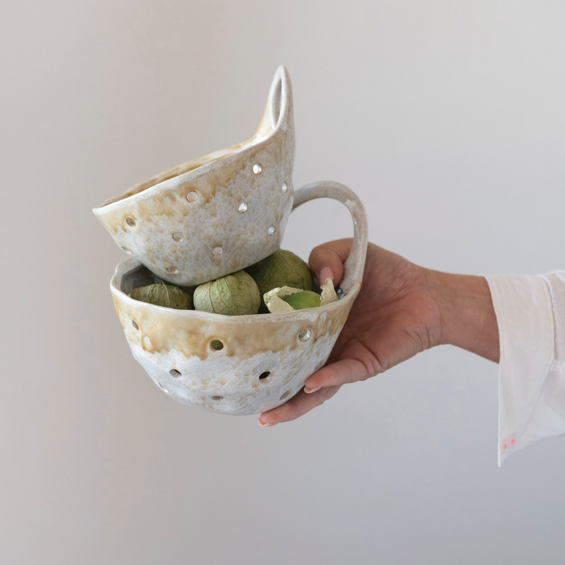 Stoneware Colander with Handle