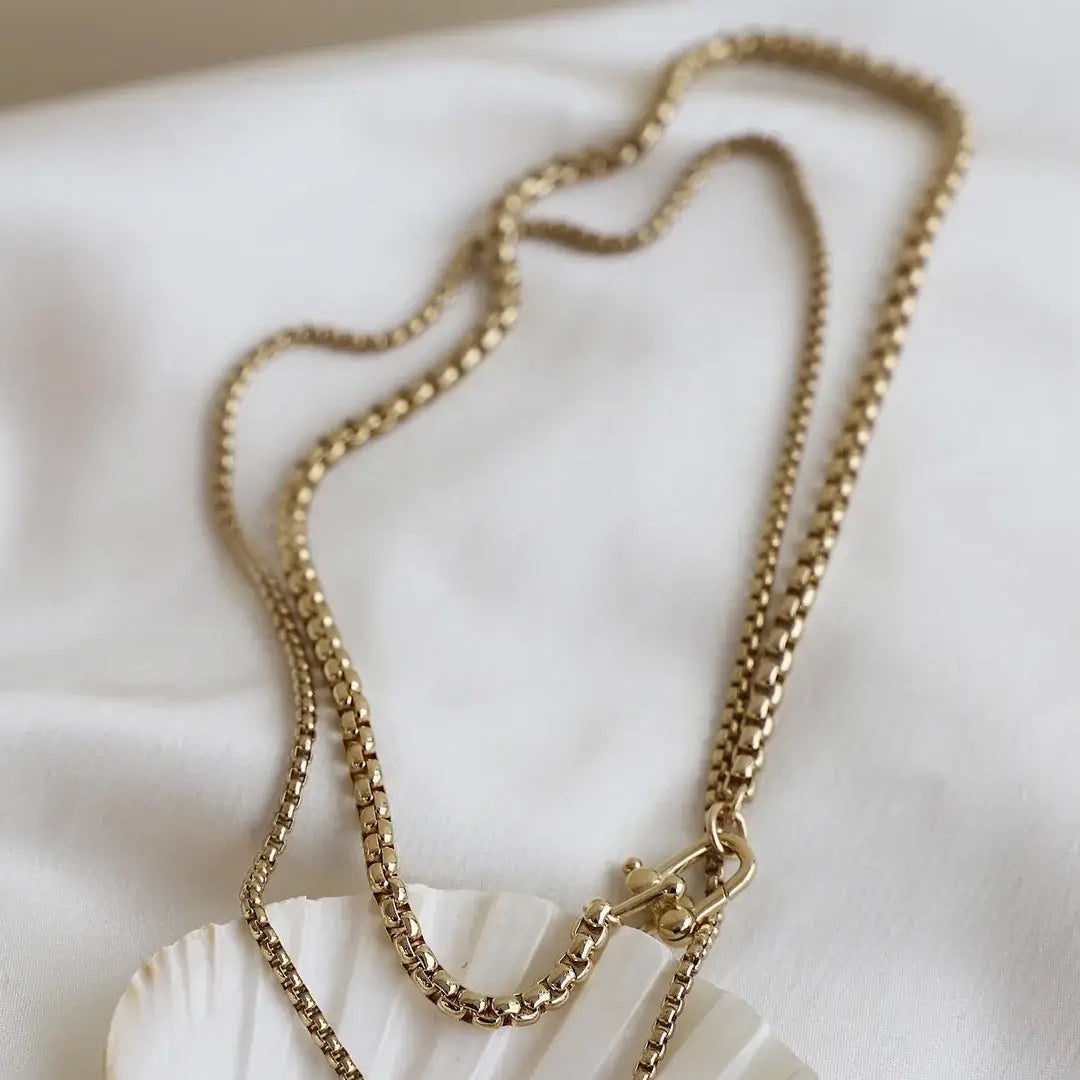 Nova Round Box Chain Necklace