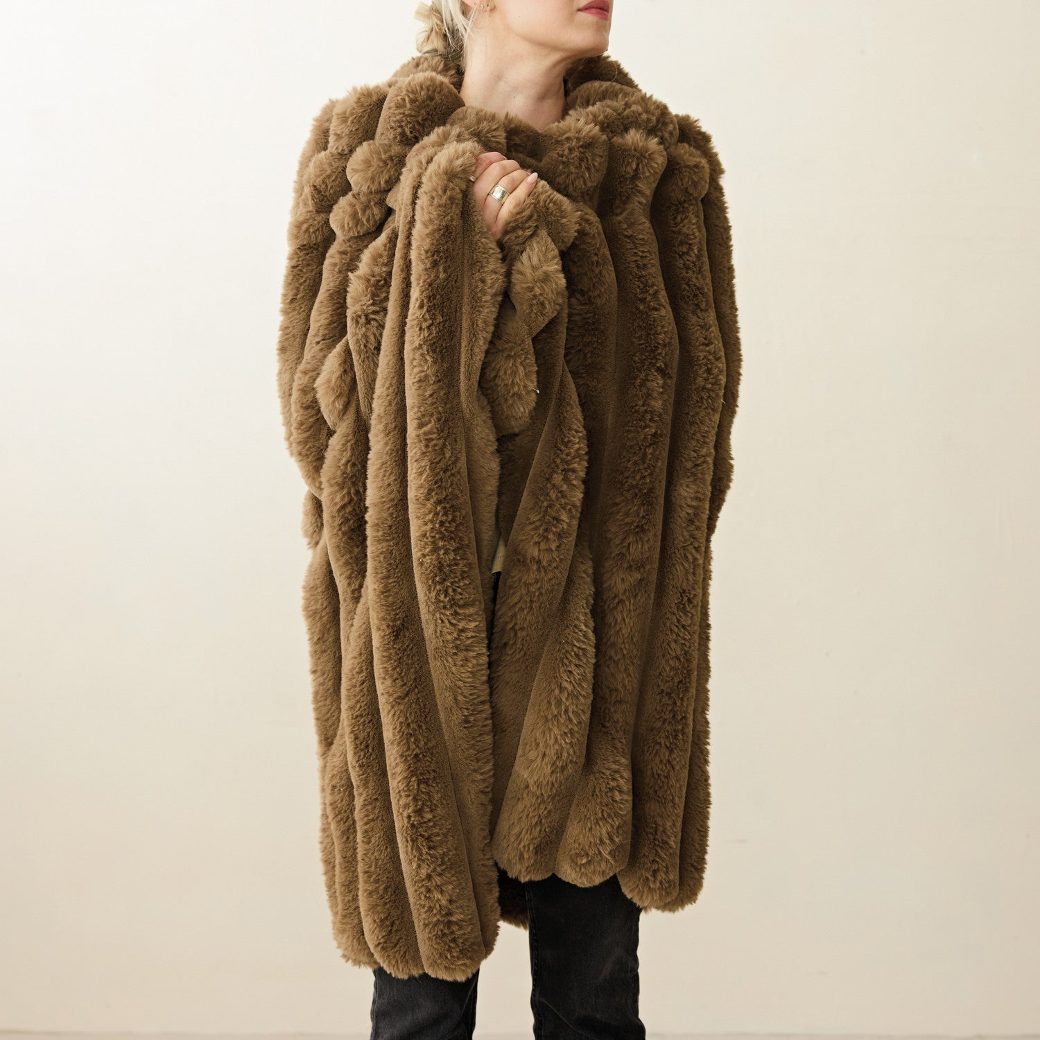 Brown Faux Fur Ribbed Throw